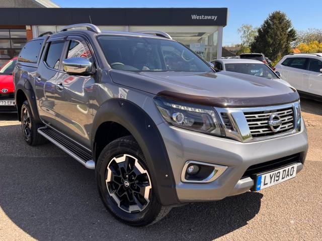 Nissan Navara Double Cab Pick Up Tekna 2.3dCi 190 TT 4WD Auto Pick Up Diesel GREY