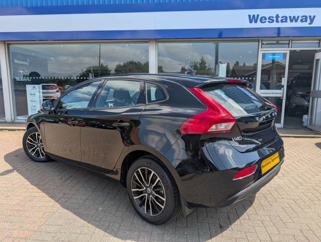 2017 Volvo V40 2.0 T2 [122] Momentum 5dr